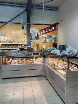 242-biocoop-valserine-bio-service-snacking-traiteur-fromage-coupe-2.webp