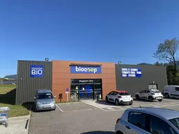 242-biocoop-valserine-bio-vitrine-devanture-facade-magasin-local-2.webp